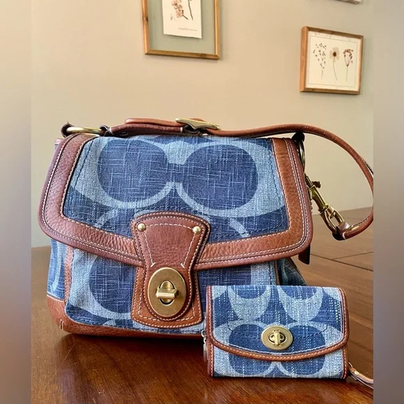 バッグ Coach Signature Denim Canvas Legacy Bag coach legacy denim signature stunning tote – Cosmopolitan